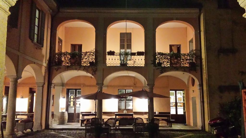 Archi E Colonne Hotell Verbania Rum bild