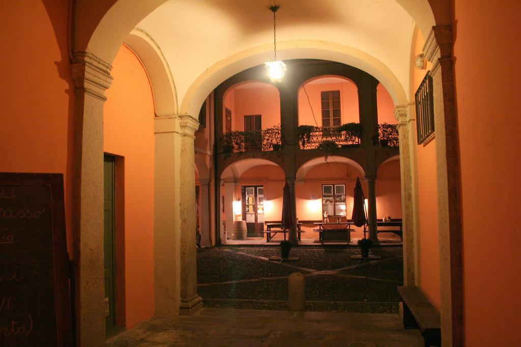 Archi E Colonne Hotell Verbania Rum bild